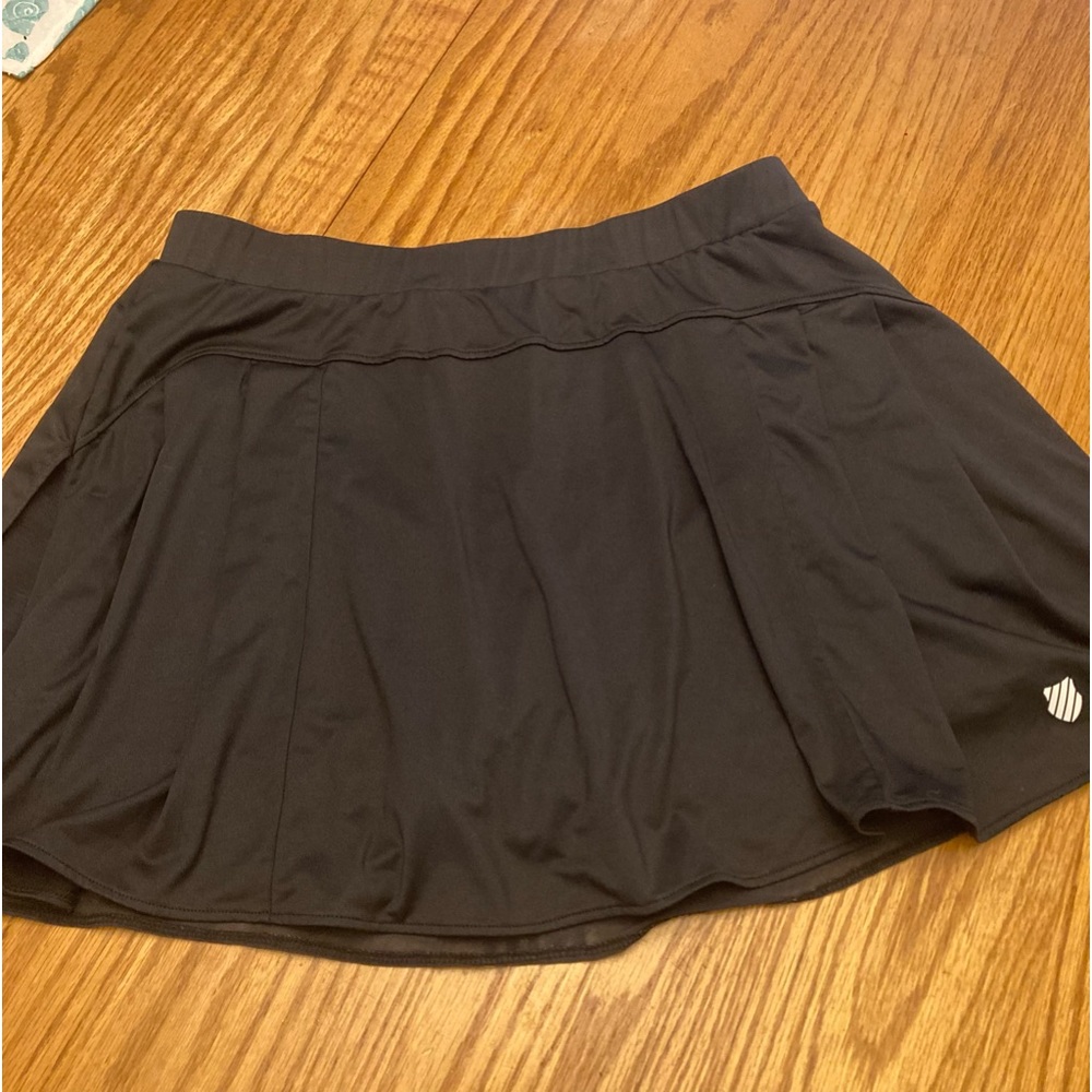 Womans K-Swiss Black Tennis Skirt/skort Med gently used condition.